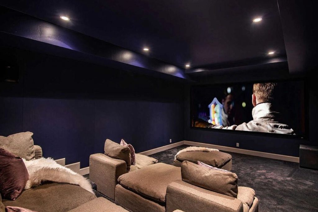 Home Theater da mansão de Rihanna
