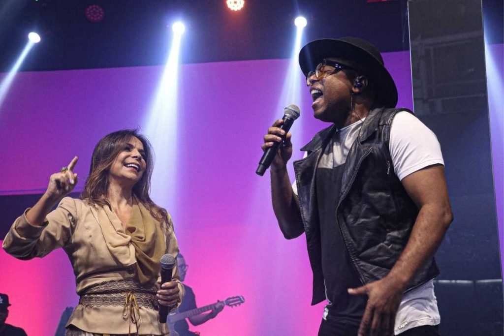 Sula Miranda gravando DVD gospel com Buchecha em igreja no Rio de Janeiro