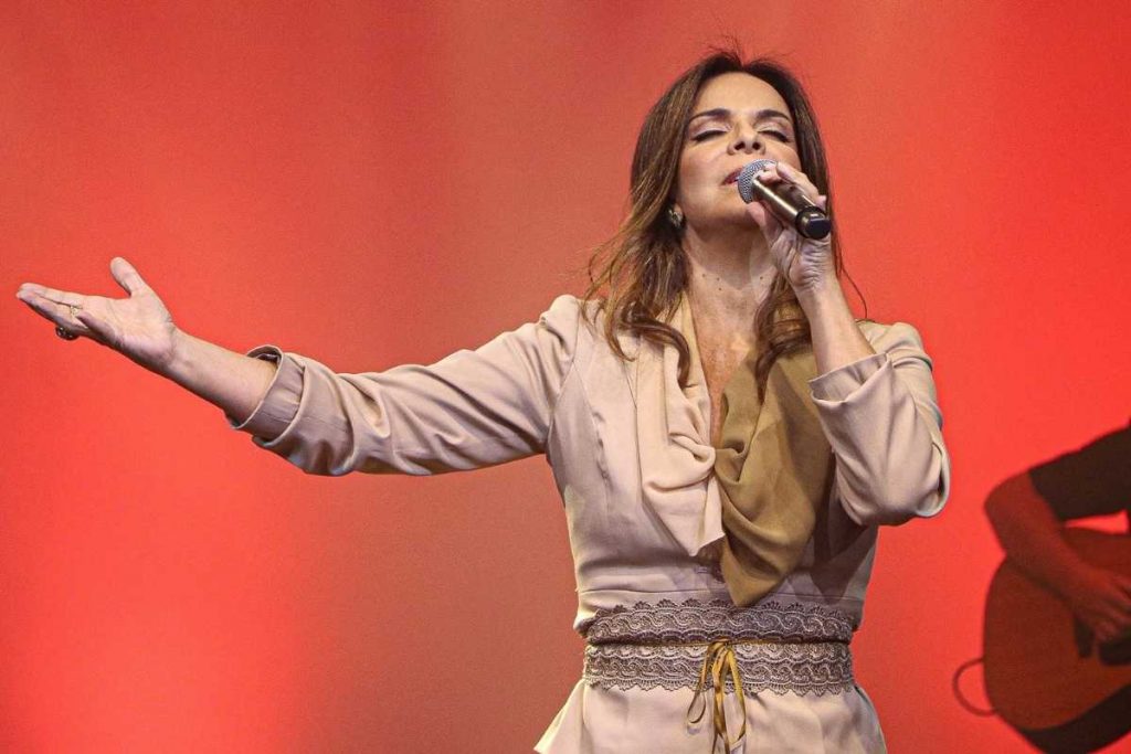 Sula Miranda gravando DVD gospel em igreja no Rio de Janeiro