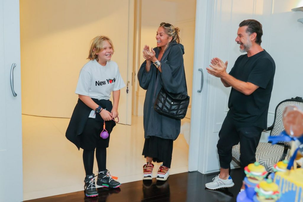 Vittorio é surpreendido com festa