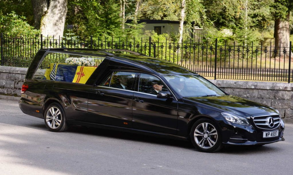 Carro funebre com corpo da rainha Elizabeth II