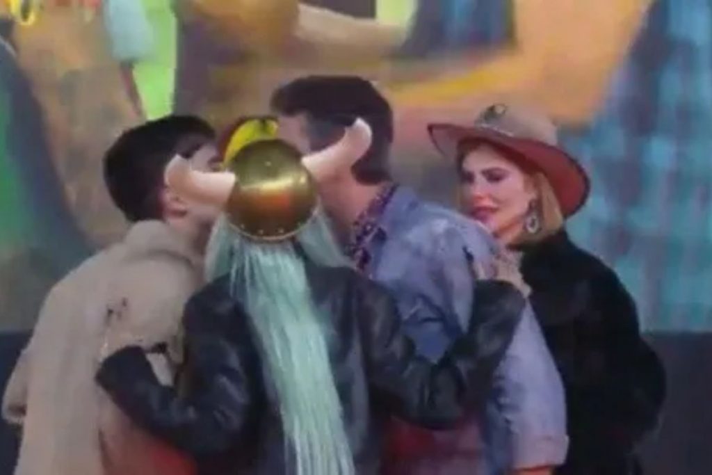 Tati Zaqui, Iran Malfitano e Thomaz Costa dão beijo triplo