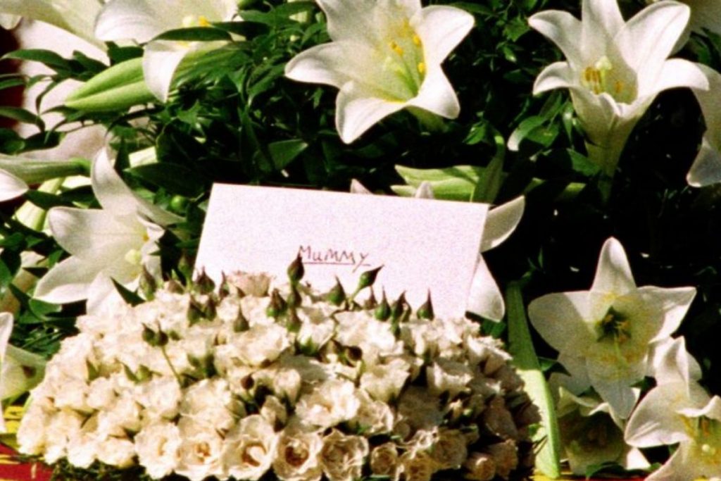 Carta que Harry deixou no caixão da mãe, Lady Di, em 1997