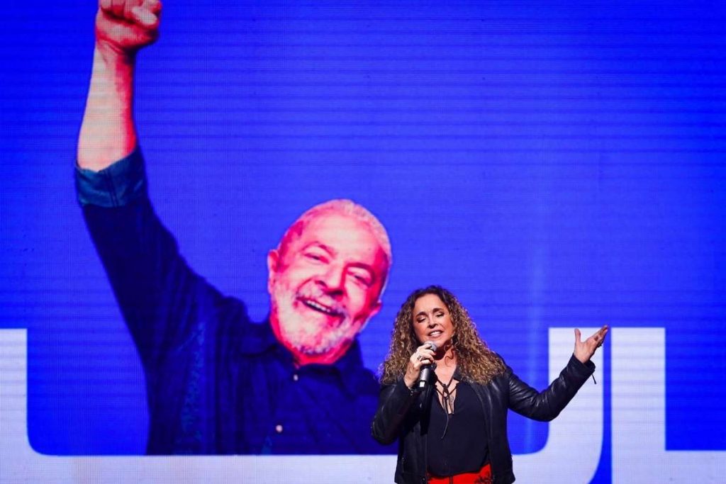 Daniela Mercury cantou no evento pró-Lula