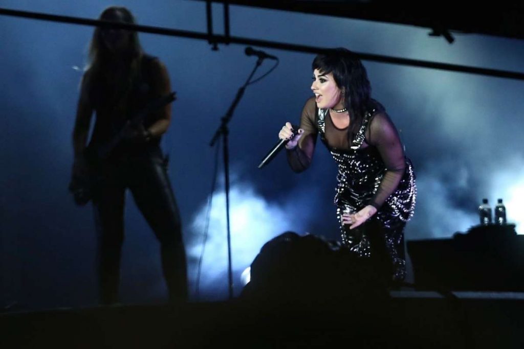 Demi Lovato entrega show carregado de rock na noite pop do Rock in Rio