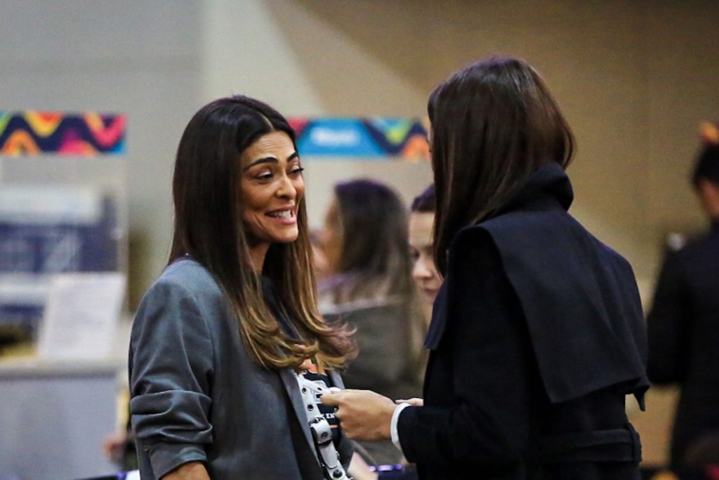 Juliana Paes e Rafa Kalimann no aeroporto