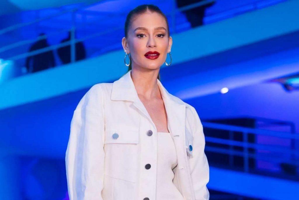 Marina Ruy Barbosa posa para fotos em evento na cidade de São Paulo 