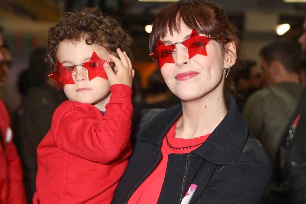 Titi Muller e filho em evento pró-Lula