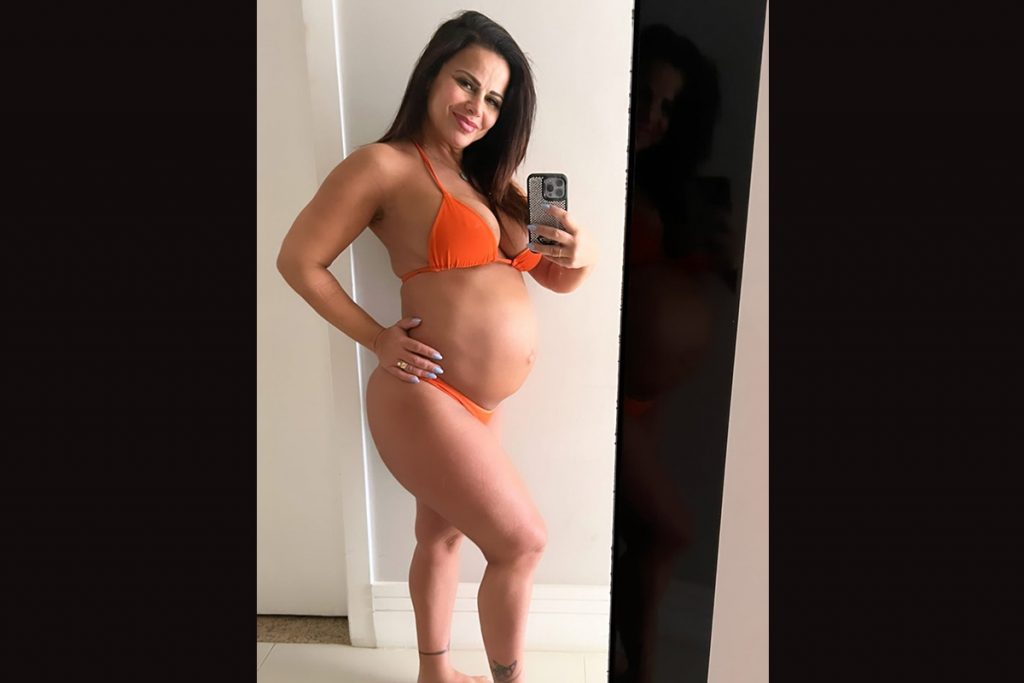 Viviane Araújo mostra barrigão de gravidez