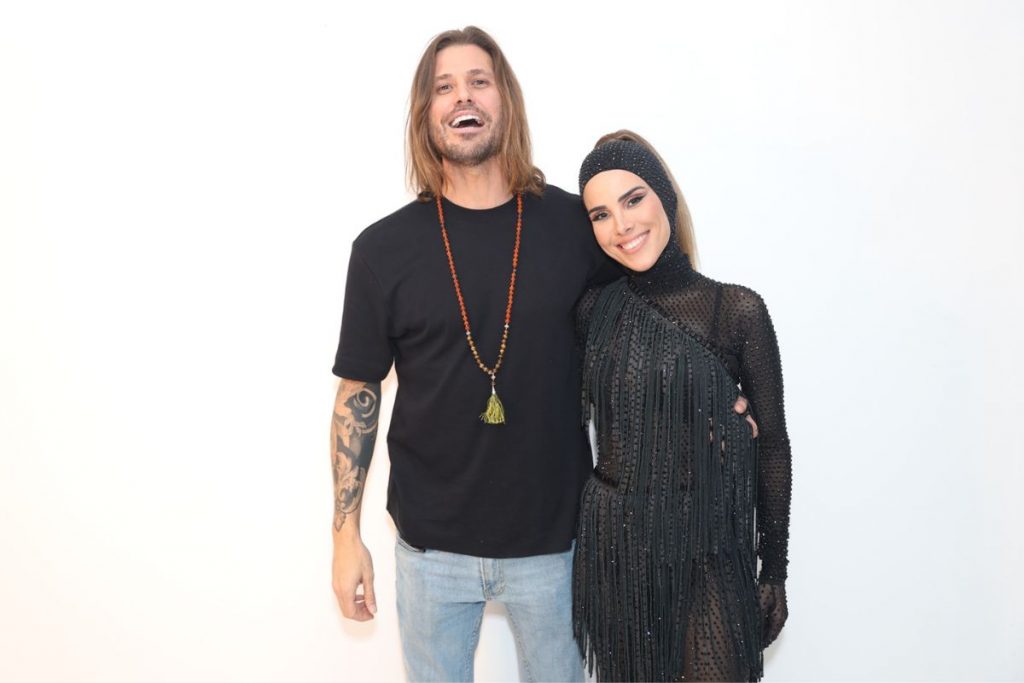 Wanessa e Dado se beijam