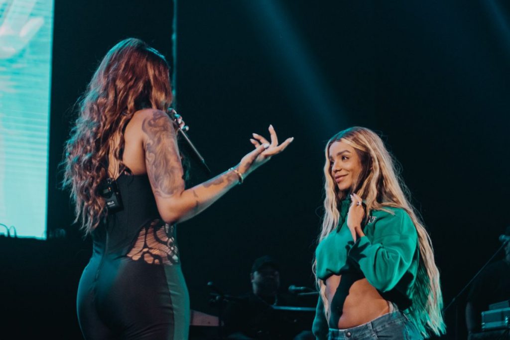 Ludmilla e Brunna em show