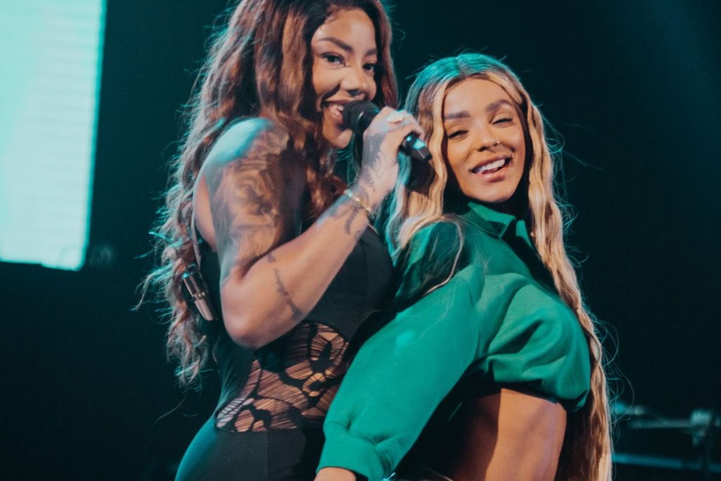 Ludmilla e Brunna em show
