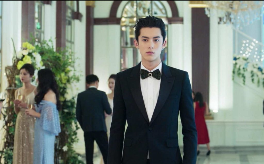 Dylan Wang em jardim de Meteoros 