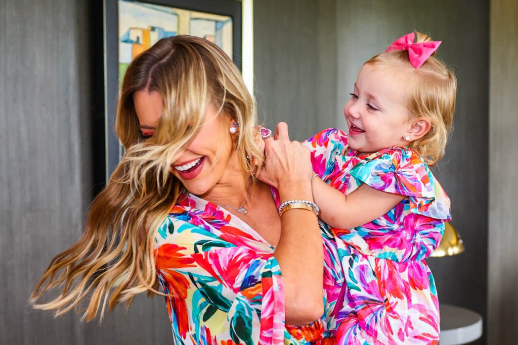 Vicky se divertiu muito com a mamãe famosa