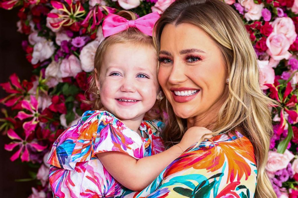 Vicky, de dois anos, já mostrou que é bem acostumada com as câmeras