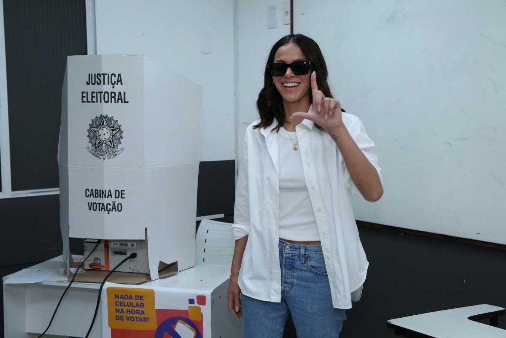 bruna marquezine votando nas eleições de 2022