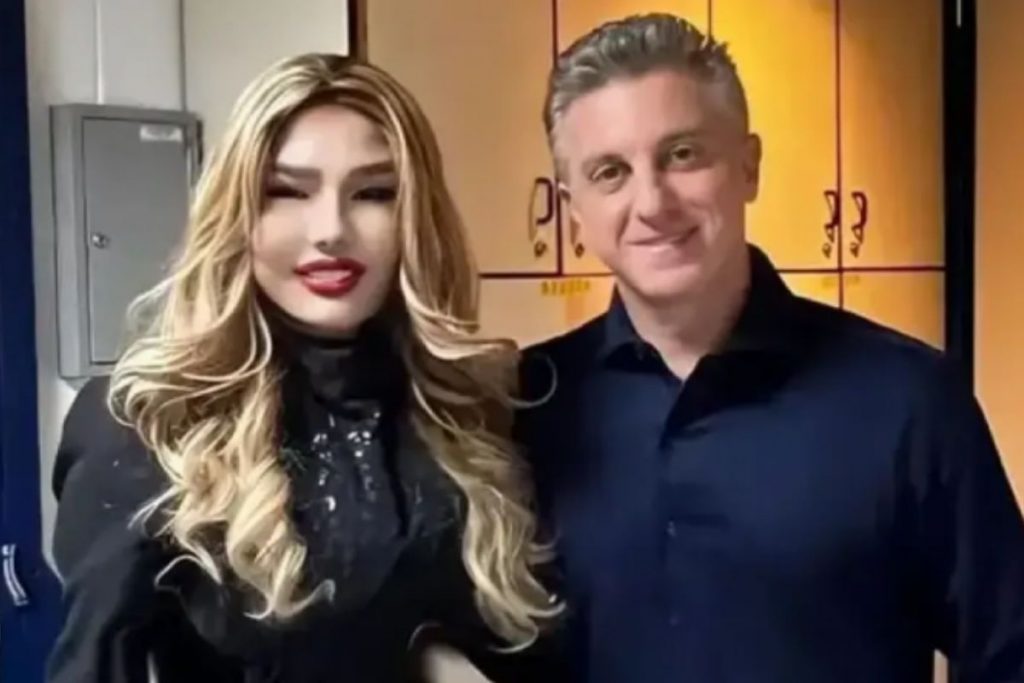 Rosana ao lado de Luciano Huck, no dia em que participou do Domingão com Huck