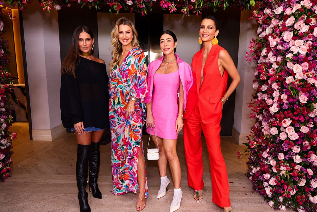 Fernanda Motta também esteve presente e posou ao lado de Deborah e das anfitriãs