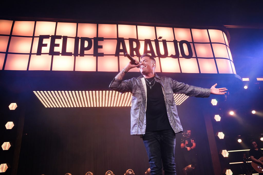 Felipe Araújo animou o público na gravação de seu DVD