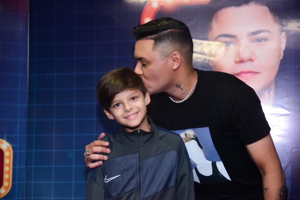 Felipe também fez questão de posar com o sobrinho Bernardo