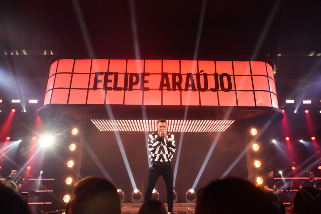 Felipe Araújo cantou os seus principais hits no show