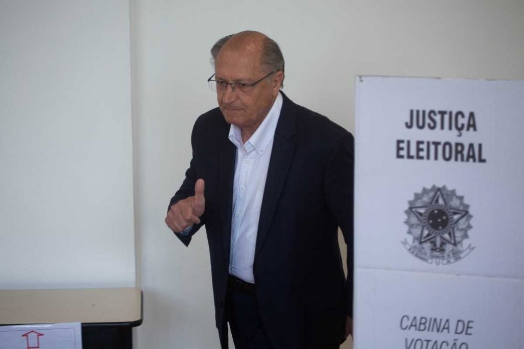 geraldo alckmin votando nas eleições de 2022