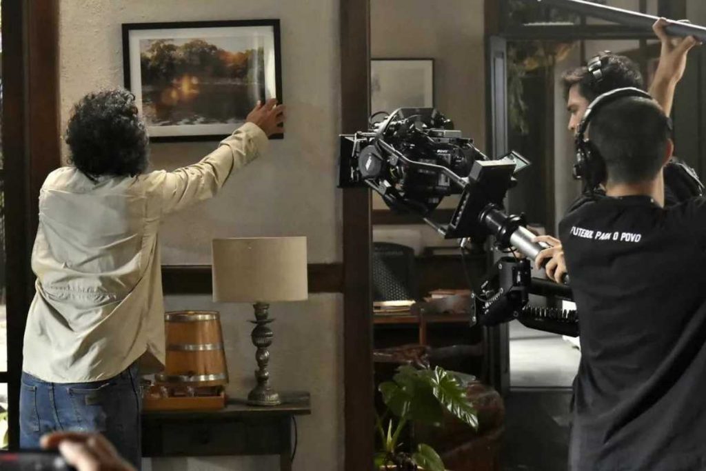 Gravação da cena que José Leôncio (Marcos Palmeira) enxerga o Velho do Rio (Osmar Prado) em quadro em Pantanal