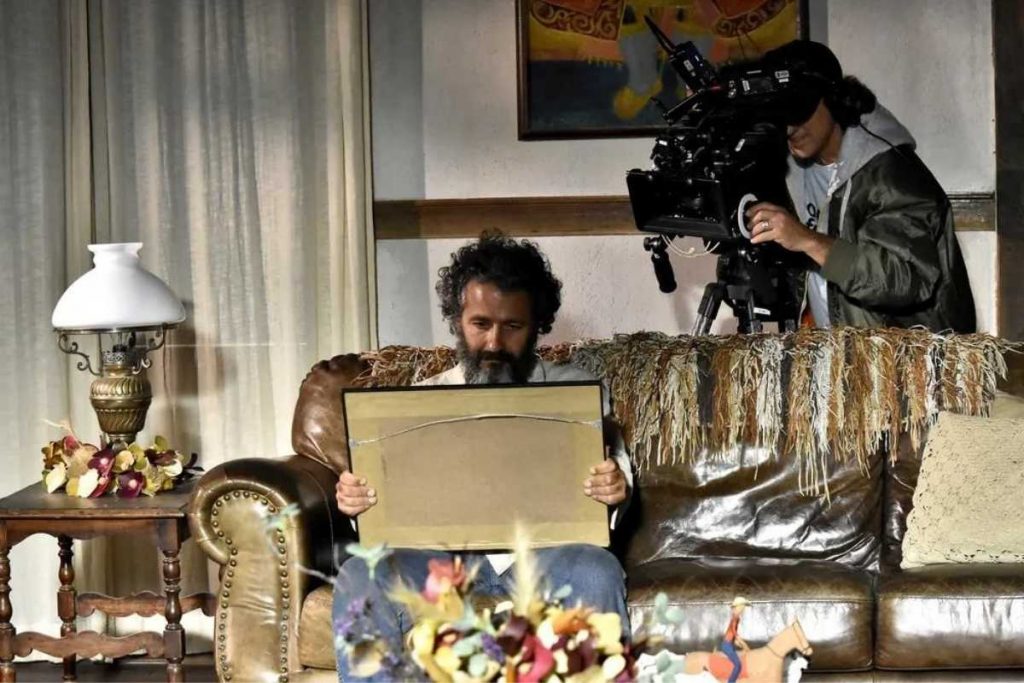 Gravação da cena que José Leôncio (Marcos Palmeira) enxerga o Velho do Rio (Osmar Prado) em quadro em Pantanal