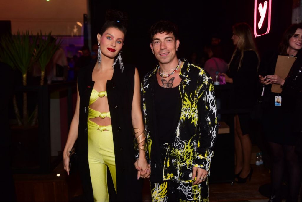 Isabelli Fontana e Di Ferrero com roupas Neon