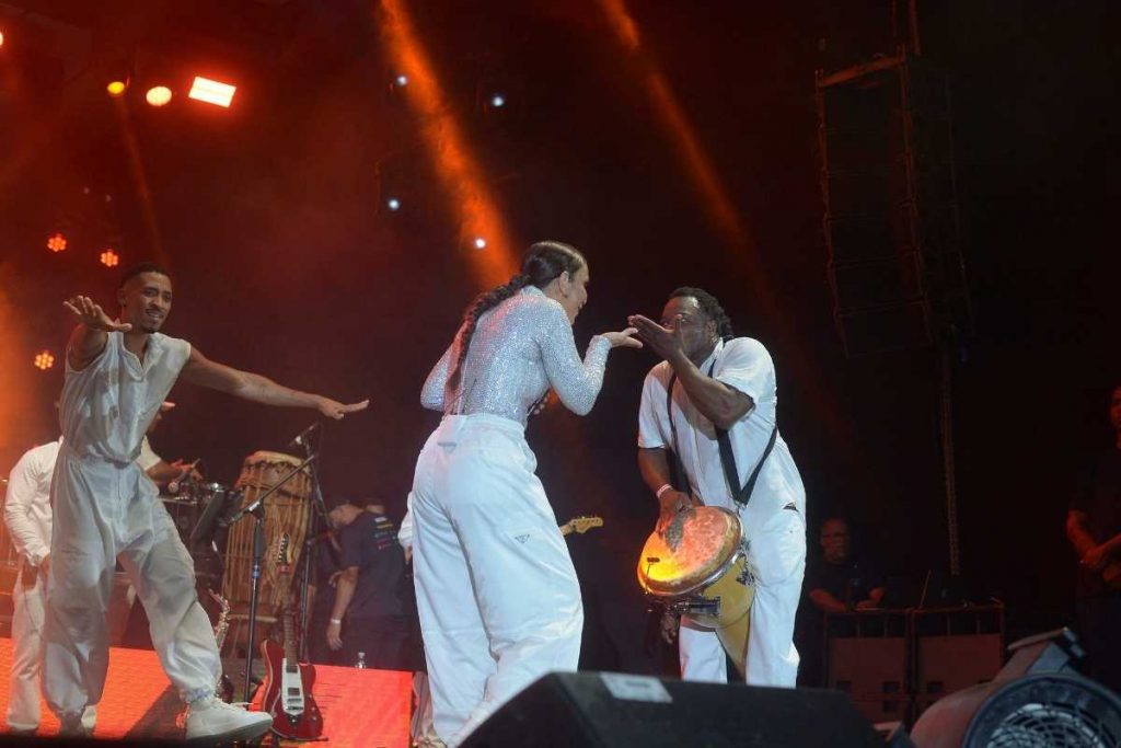 Ivete Sangalo se apresentando na Expor Carnaval