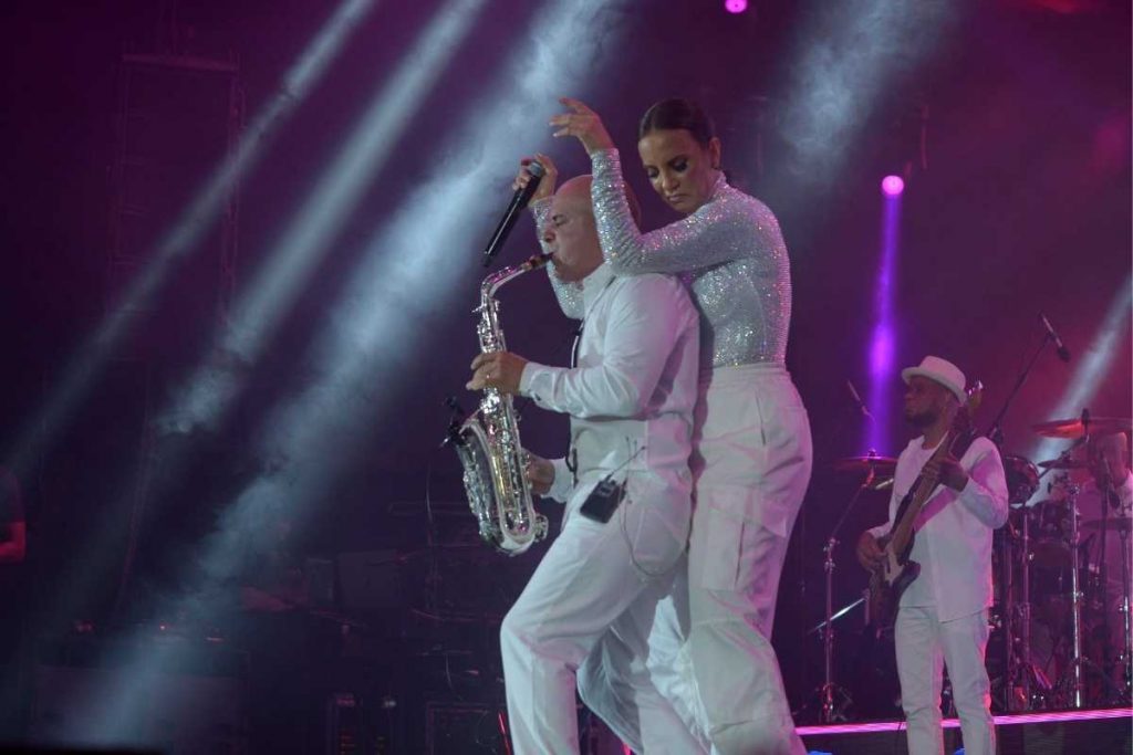 Ivete Sangalo se apresentando na Expor Carnaval