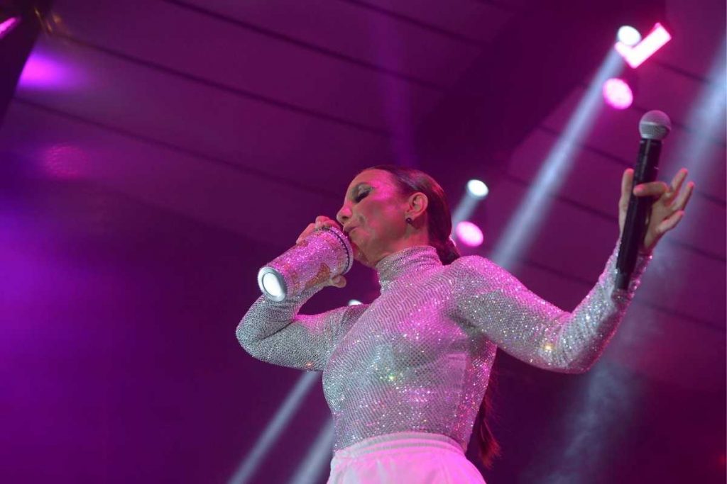 Ivete Sangalo se apresentando na Expor Carnaval