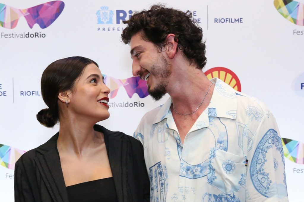 Julia e Johnny aproveitaram o momento para colocar o papo em dia
