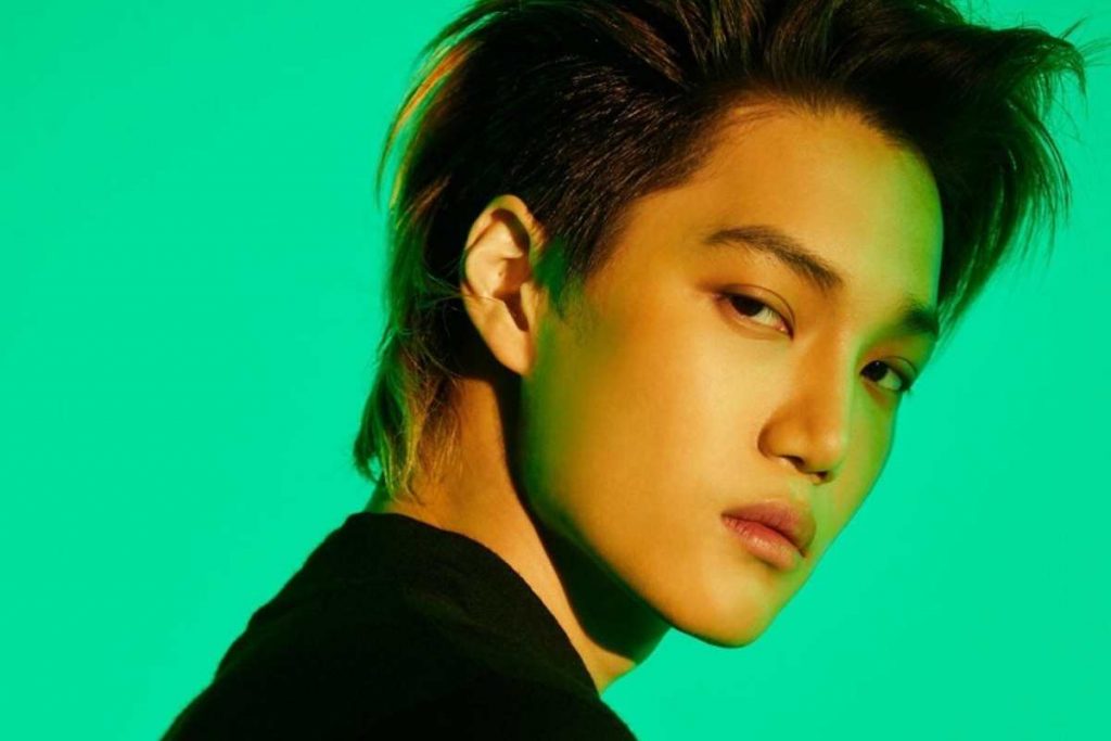 Kai, do EXO, posando para foto
