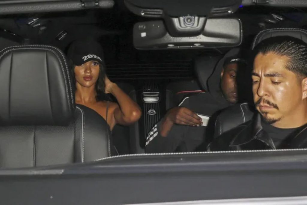 Juliana Nalú com Kanye West em carro