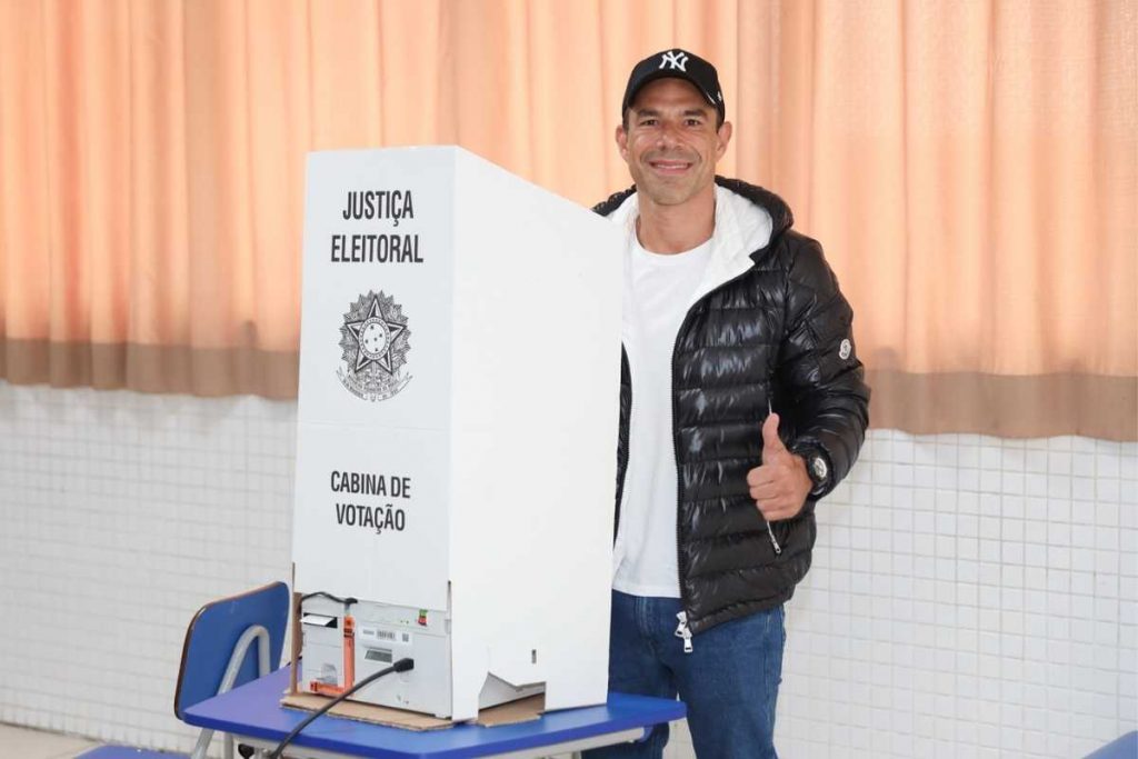 marcus buaiz votando nas eleições de 2022