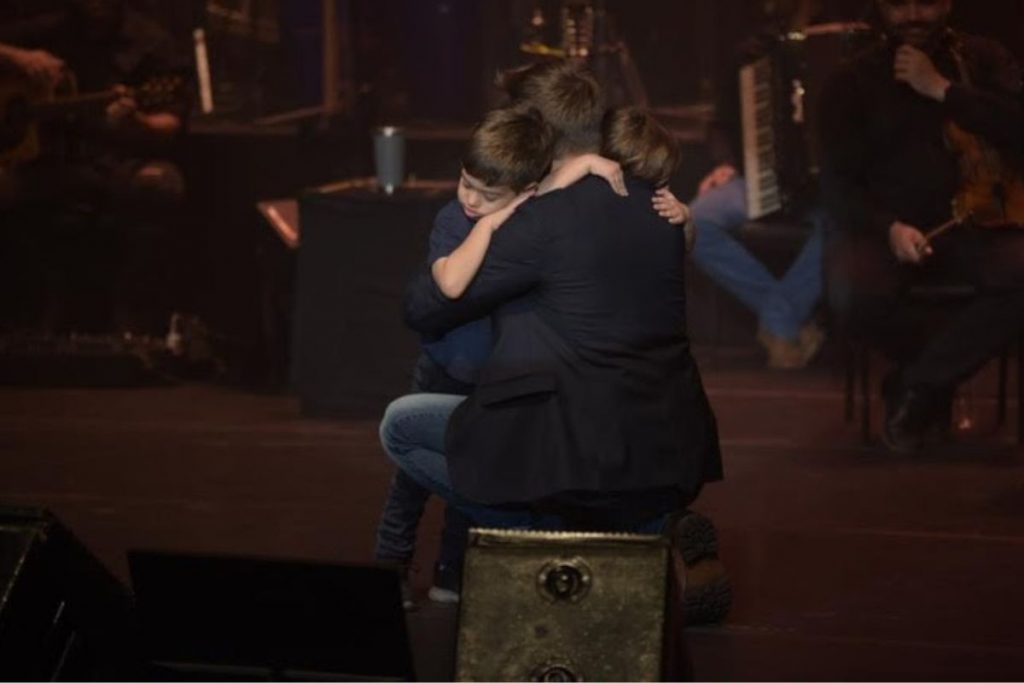 Michel Teló com Melinda e Teodoro