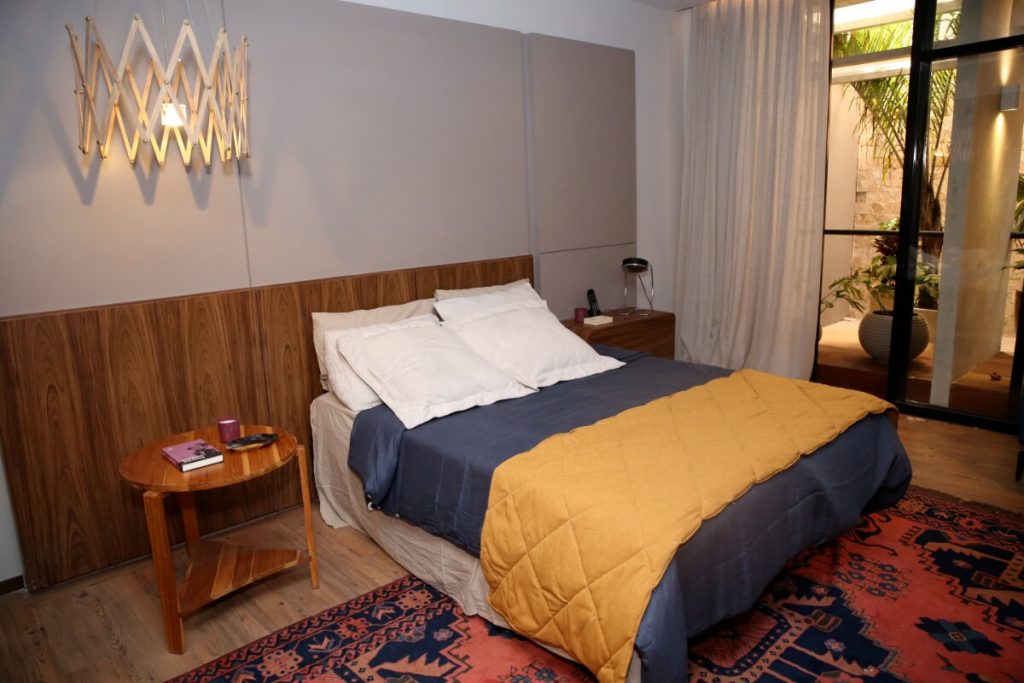 Cama do quarto da personagem Chiara (Jade Picon), cenário da novela 