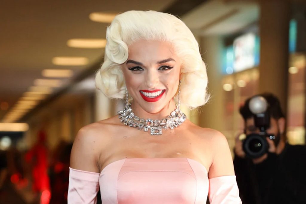Rafa Kalimann fugiu das roupas assustadoras e se vestiu de Marilyn Monroe