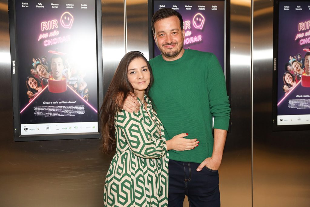 O humorista posou ao lado da esposa