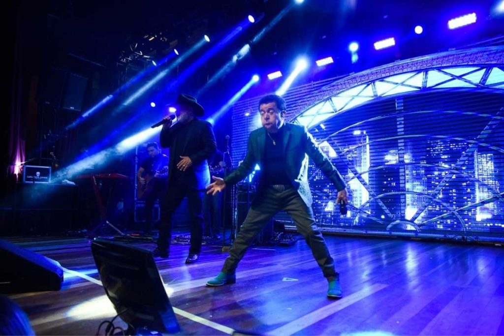 rionegro e solimões vibrando em show de estreia da turnê a história continua