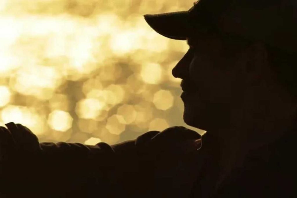 Tenório (Murilo Benício) apontando arma contra Alcides (Juliano Cazarré) em Pantanal