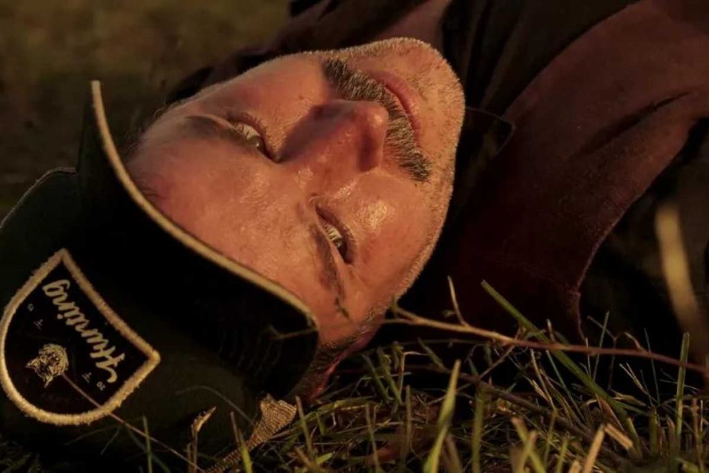 Corpo de Tenório (Murilo Benício) morto em Pantanal