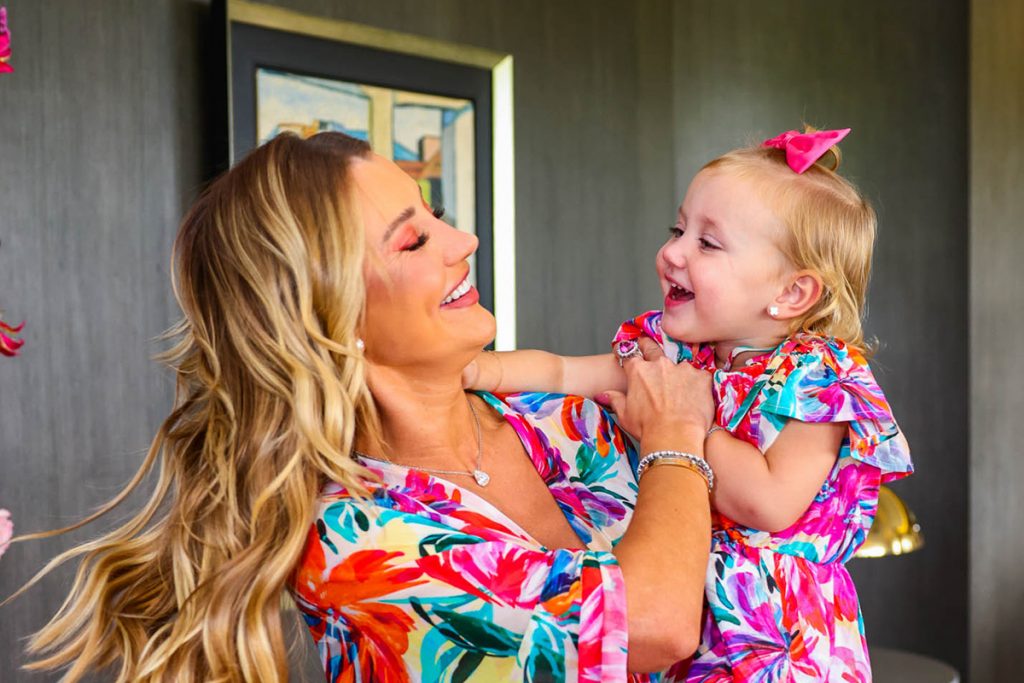 Ana Paula Siebert com a filha Vicky em evento