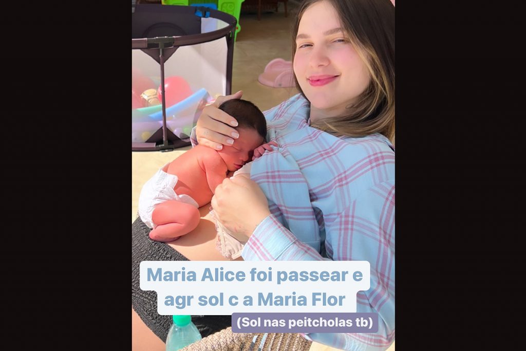 Virginia Fonseca toma sol com a filha Maria Flor