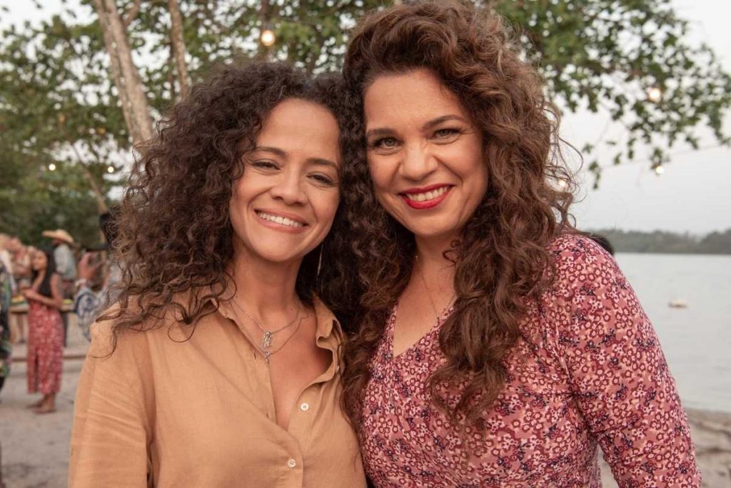 Zuleica (Aline Borges) e Maria Bruaca (Isabel Teixeira) em Pantanal