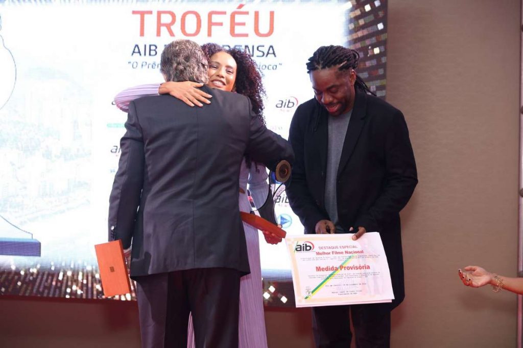 Lázaro Ramos e Taís Araujo recebem prêmio