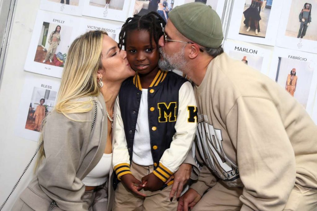 Giovanna Ewbank e Bruno Gagliasso com Bless