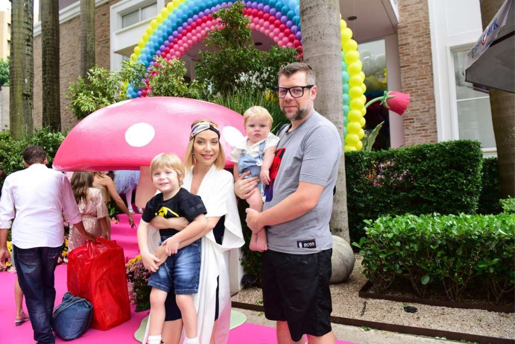 Luiza Possi e os filhos