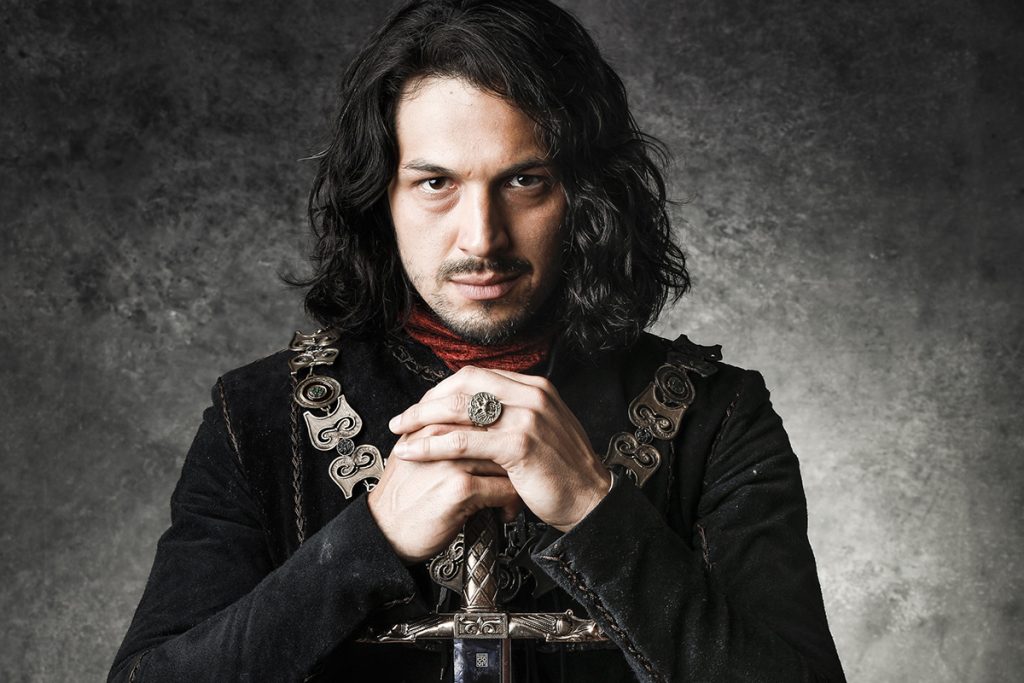 Afonso (Romulo Estrela) em Deus Salve o Rei